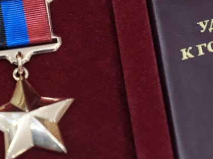 Травников передал звезду Героя ДНР семье погибшего бойца