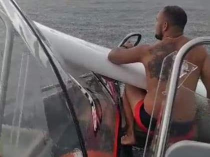 Спасатели пришли на помощь виндсерферу на Обском море