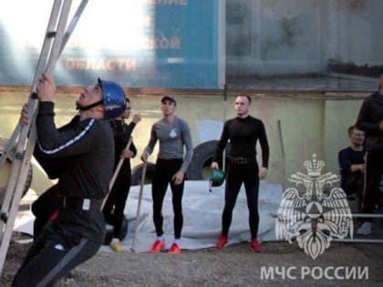 Пожарные взяли штурмом отвесные стены на турнире в Новосибирске