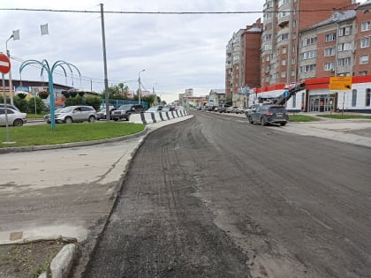 Срезали асфальт дорожной фрезой на въезде в Бердск