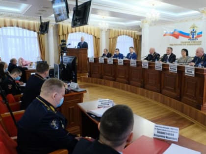 Губернатор Андрей Травников поблагодарил полицейских за работу