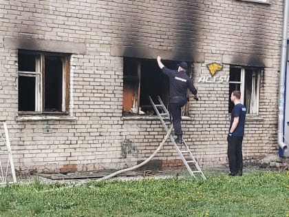 В сгоревшей квартире в Новосибирске обнаружили тела мужчины и женщины