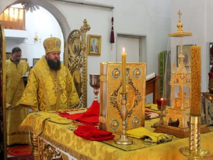 Архиерейская Литургия в Кафедральном соборе г. Карасука в  Неделю 3-ю по Пятидесятнице