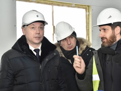 Андрей Травников проконтролировал ход и темпы строительства инфекционной больницы в посёлке Садовый