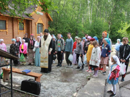 Паломническая поездка детей православного лагеря на святой источник на ст. Ложок