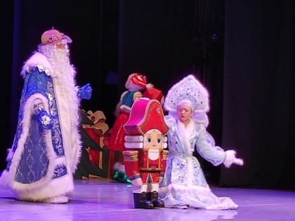 Спектакль «Щелкунчик» подарил детям из Искитима депутат Госдумы