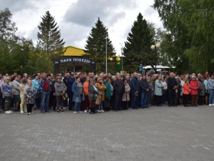 Траурный митинг в с. Довольном