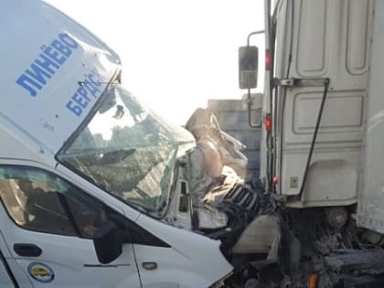 Маршрутка сообщением Линёво-Бердск попала в автомобильный замес на трассе в Искитимском районе