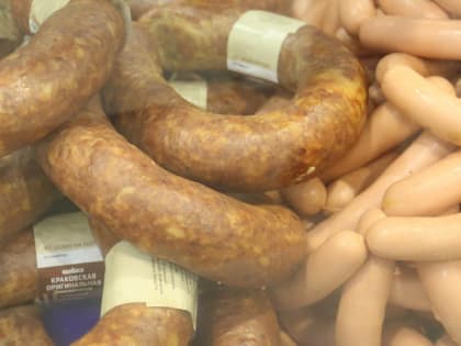 Сосиски, пельмени, котлеты — скидки до весны на ярмарке в Новосибирске