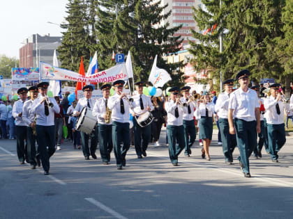 В День города состоялось шествие «Бердск – город молодых!»