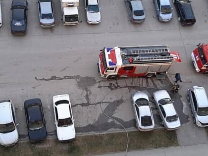 С балкона загоревшейся 17-этажки на Виктора Уса сняли жильца с ожогами