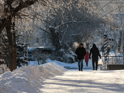 Надевать ледоступы на обувь посоветовали новосибирцам