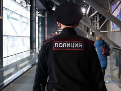 Полиция ищет новосибирца, расплатившегося за покупки найденной картой