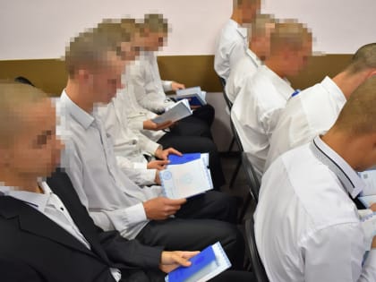 В средней школе Новосибирской воспитательной колонии выпускникам вручены аттестаты о среднем общем образовании
