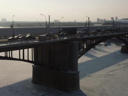 Состав рабочих для ремонта Октябрьского моста нарастили в три раза