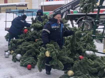 Новогодние ёлки уберут с улиц Новосибирска к началу марта