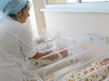 Роды в воду начали принимать в ЦКБ новосибирского Академгородка