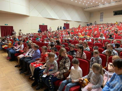 1200 детей в Рождество посетили спектакль «Щелкунчик» в Бердске и Искитиме