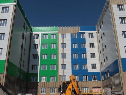 Поликлиника на улице Ереванской в Новосибирске готова на 78%