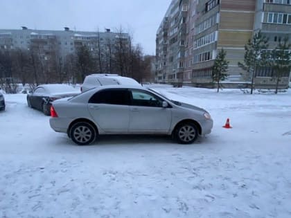 В Новосибирске шестилетний мальчик выбежал под колеса машины и попал в больницу