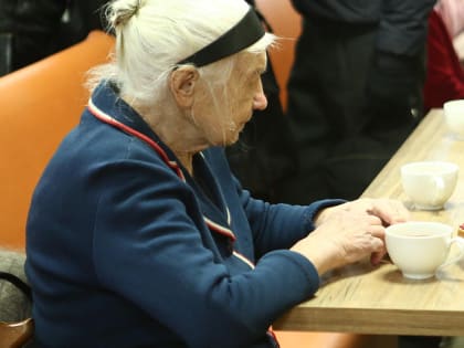 «Добродомик» у метро «Красный проспект» открыли фуршетом с селёдочкой