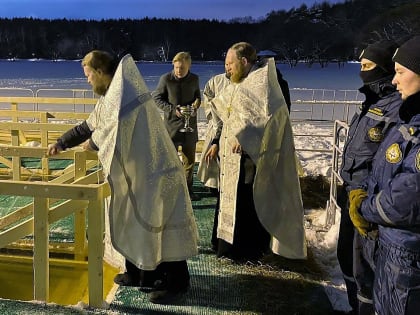 Крещенские купания в Новосибирской области отменены из-за двойного льда