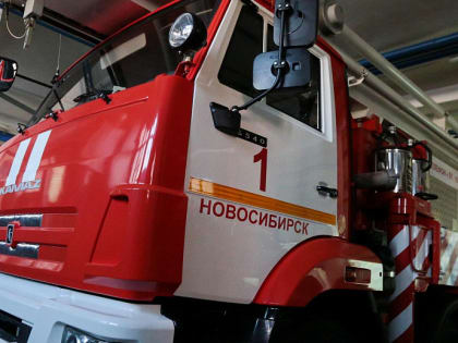 Пожарные спасли полсотни человек из подтопленного транспорта в Новосибирске