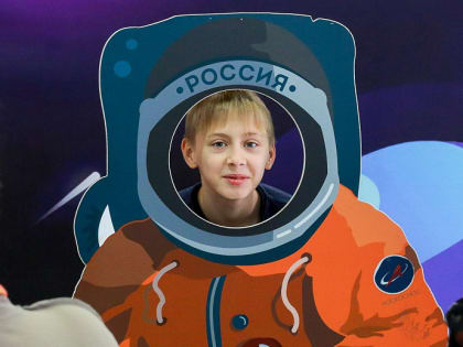 Для приёмных семей из Новосибирска устроили экскурсию по планетарию