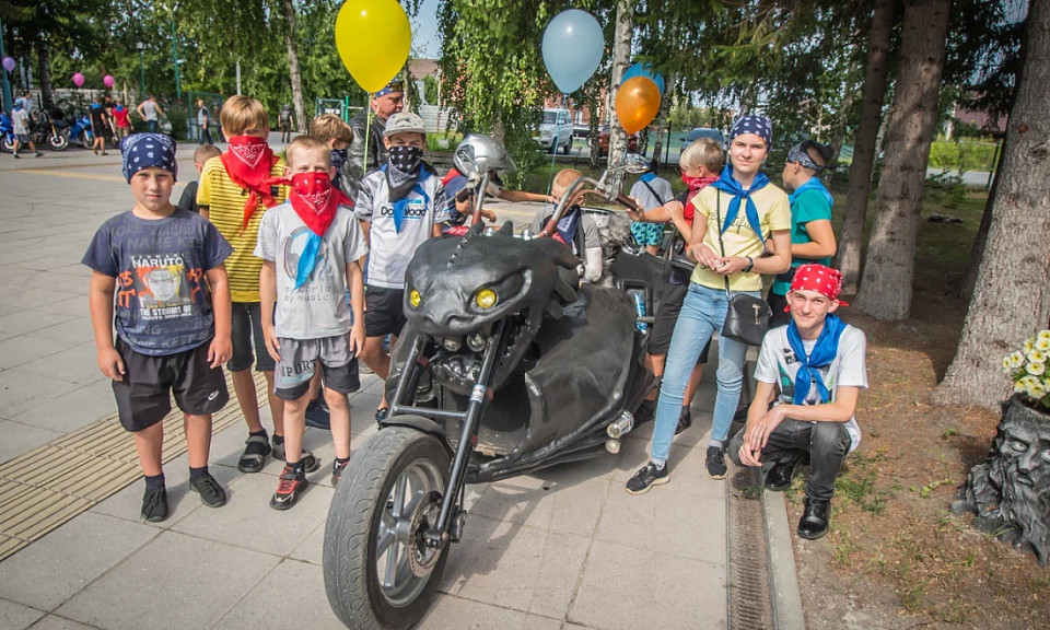 Байкеры в детском доме