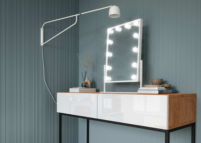 Flamnate Mirror With Lighting