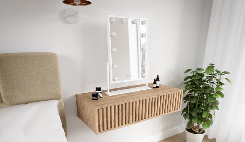 Flamnate Mirror With Lighting