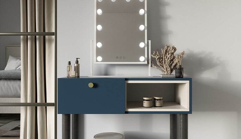 Flamnate Mirror With Lighting