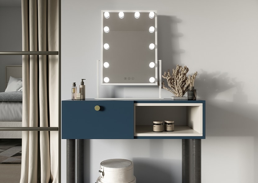 Flamnate Mirror With Lighting
