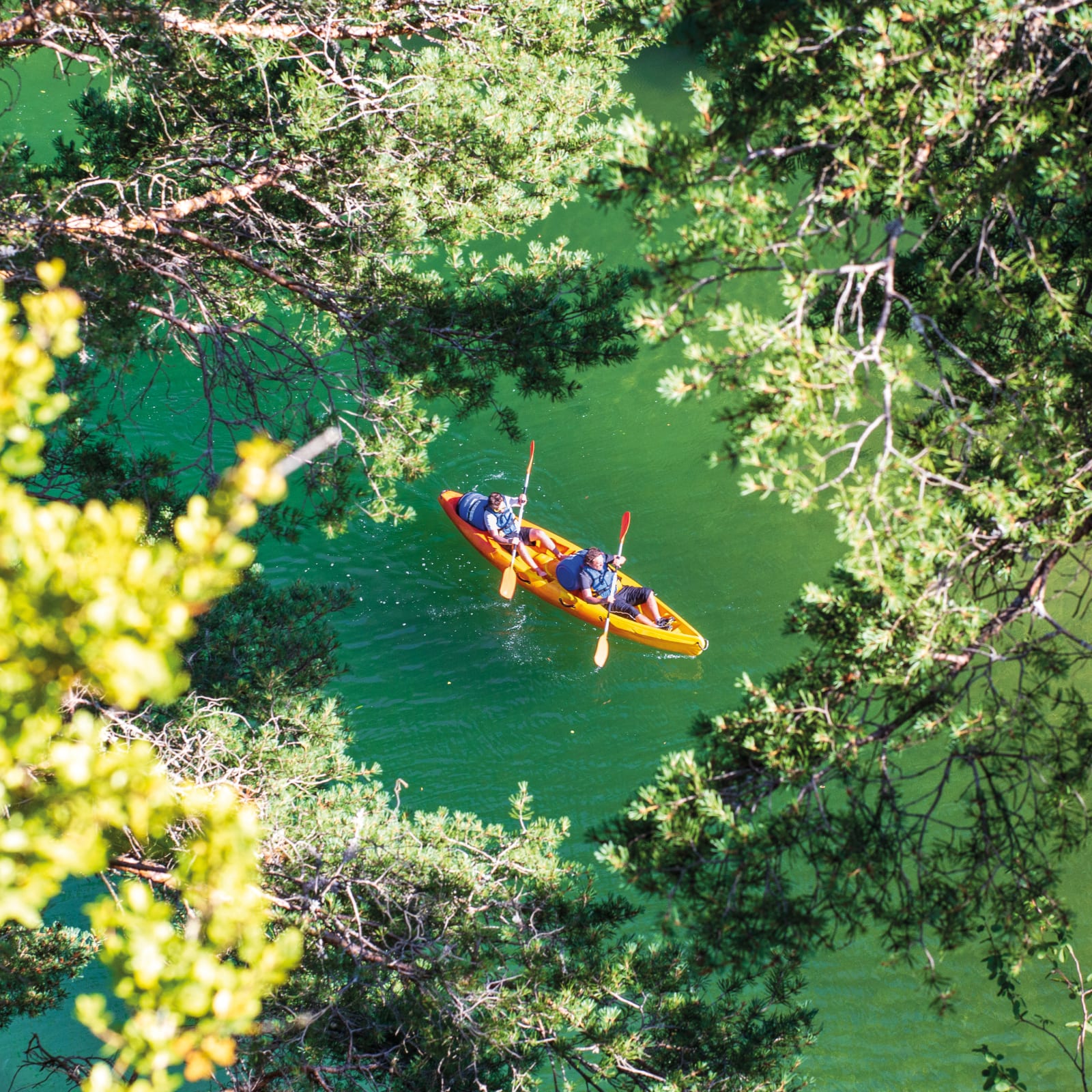 Canoës sur la Vézère