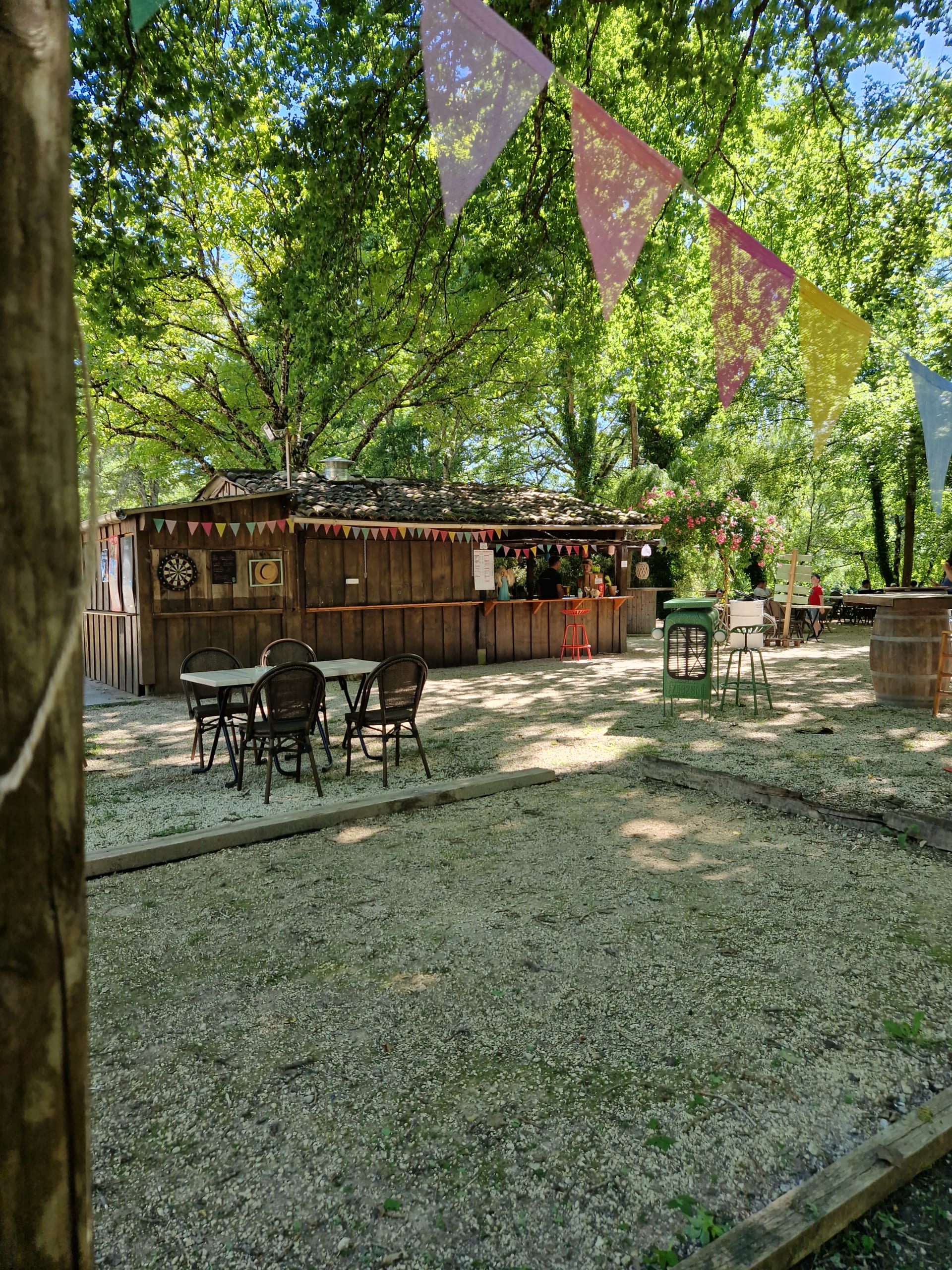 Le bar de la Guinguette au bord de la Vézère