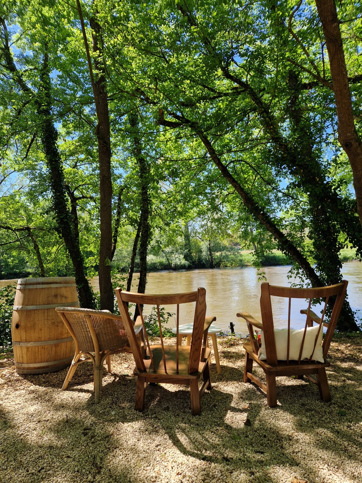 Terrasse de la Petite Guinguette face à la Vézère
