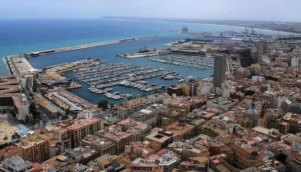 Alicante a pie: Historia Completa con visita al Castillo