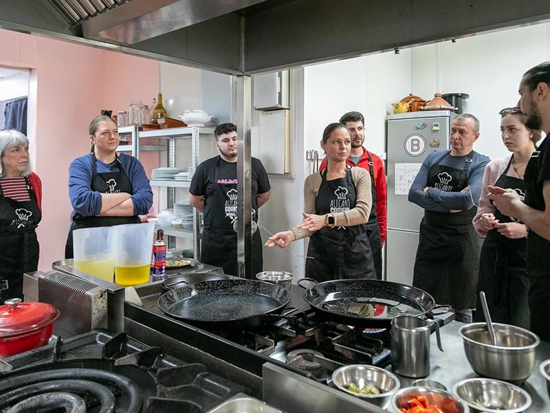 Taller de Paella y Sangría: Del Mercado a la Mesa