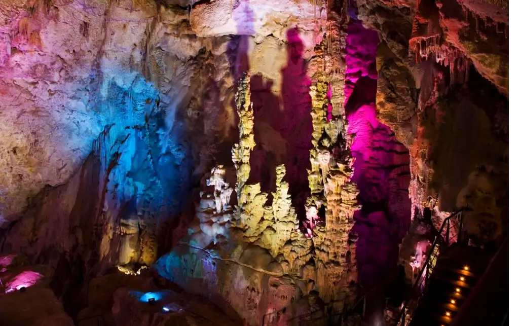 Cuevas del Canelobre y Jijona, la Cuna del Turrón