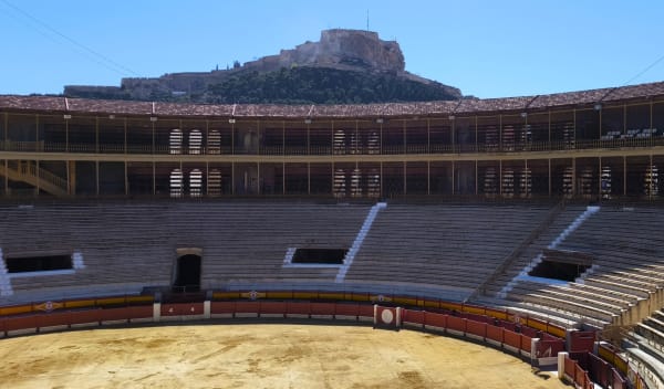 Alicante a Pie: Historia y Tradición con visita a la Plaza de Toros