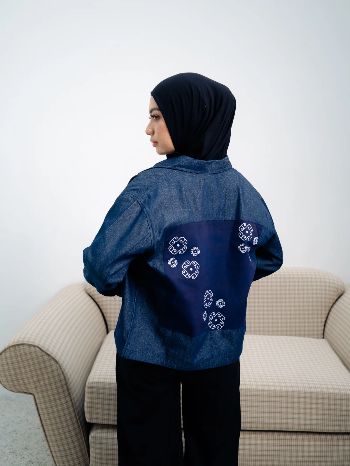 Jaket Denim Wanita Patch Batik 4