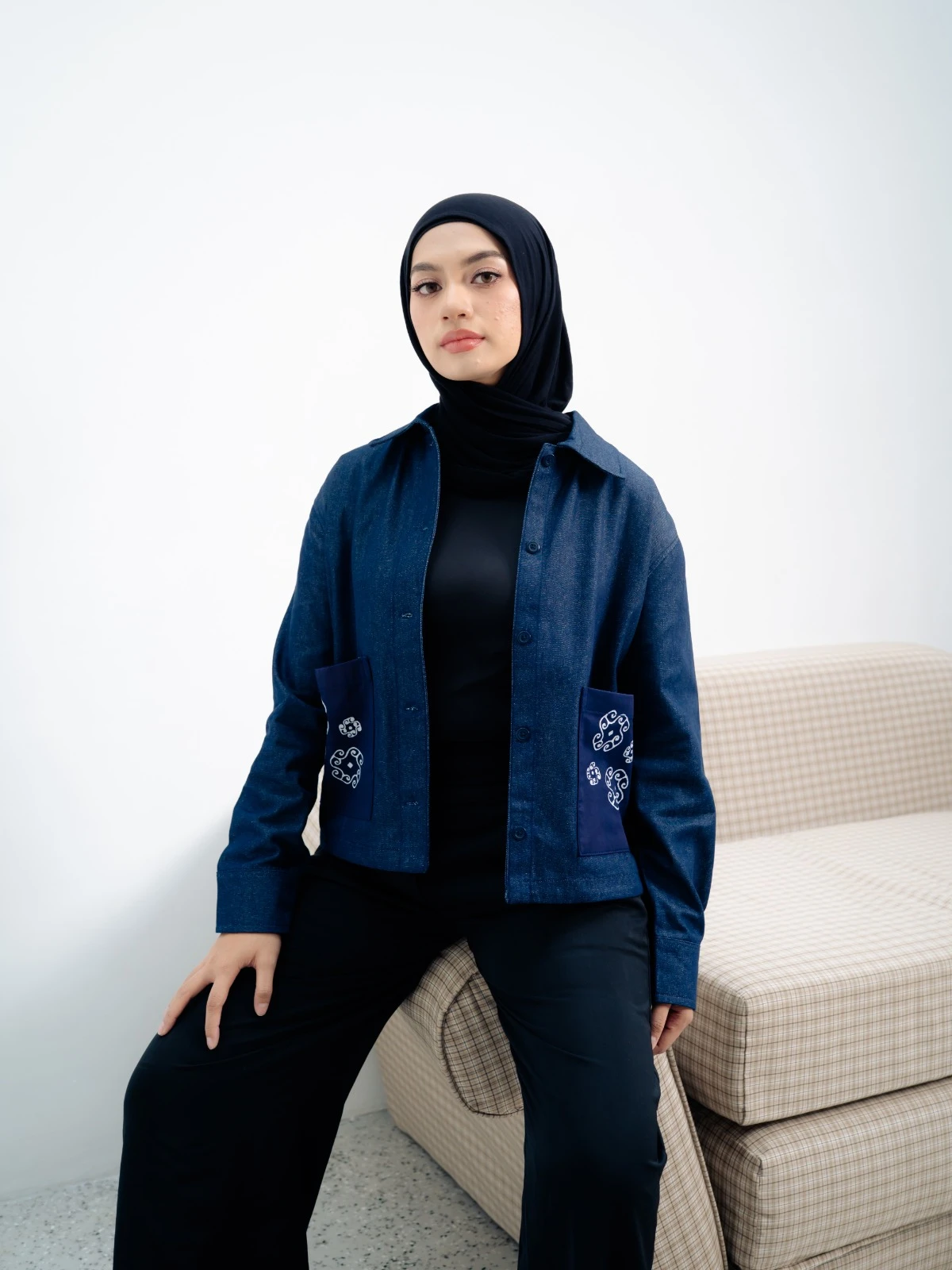 Jaket Denim Wanita Patch Batik 9