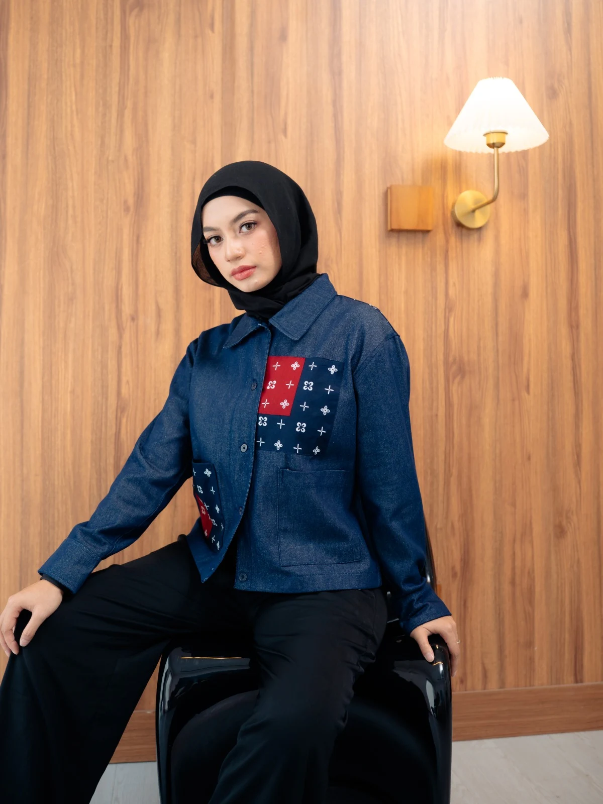 Jaket Denim Wanita Patch Batik 8