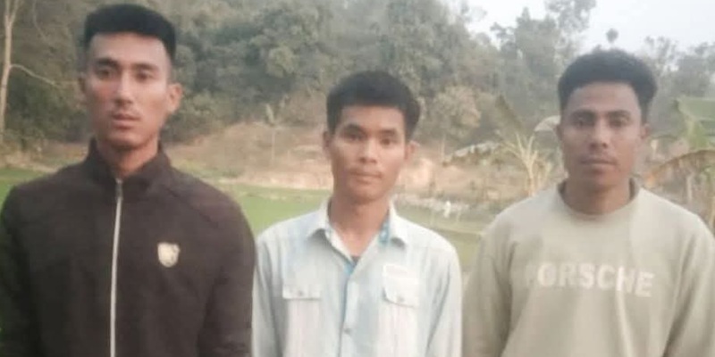 আরাকান আর্মির ট্রেনিং শেষে দেশে ফেরার পথে আটক ৩