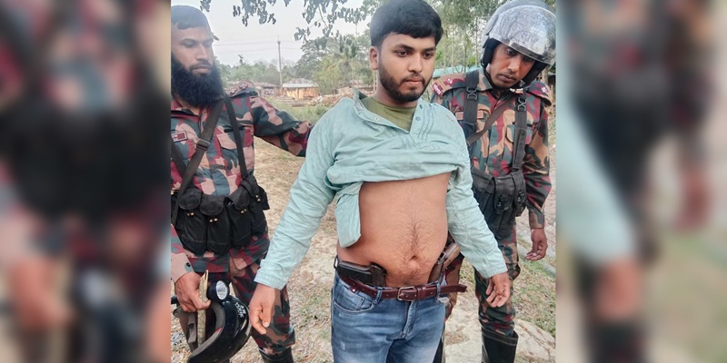 নাইক্ষ্যংছড়িতে বিজিবির অভিযানে অস্ত্রসহ আটক ২