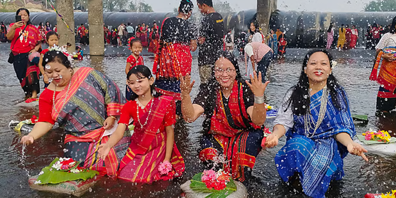 ফুল ভাসিয়ে শুরু হলো 'ফুল বিজু' উৎসব