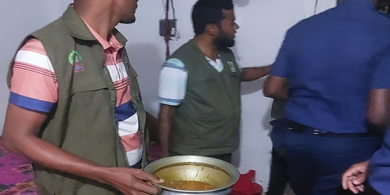 রান্না করা মাংসসহ ধরা পড়ল হরিণ শিকার চক্রের চার সদস্য