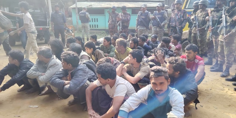 টেকনাফ সীমান্তে বিজিবি'র ব্যাপক তৎপরতা: অনুপ্রবেশকারী ৫২ জন আটক