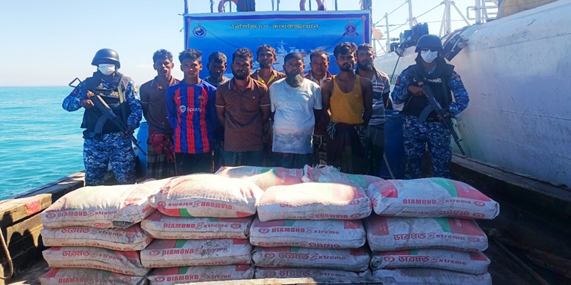মিয়ানমারে পাচারের ৪৫০ বস্তা সিমেন্টসহ আটক ৯
