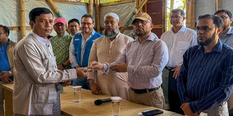 রোহিঙ্গা ক্যাম্পে এফসিএন কার্ডধারীদের মাঝে সিম বিতরণ শুরু